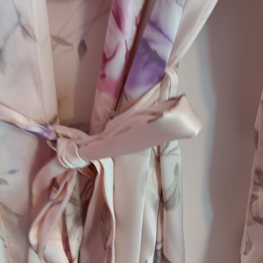 JONES OF NEW YORK Women's Vintage SHORT PALE PINK FLORAL KIMONO ROBE - Picture 4 of 7